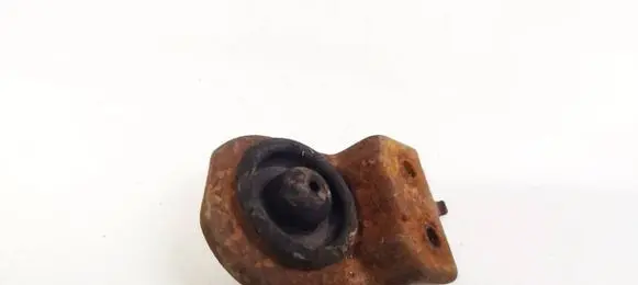 Radiator mount bracket