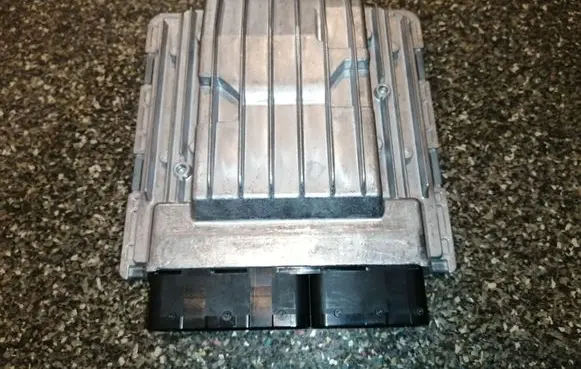 BMW 1 E81 E87 Engine control unit/module 7595179