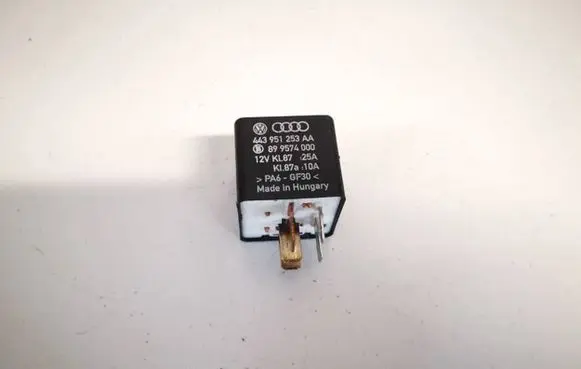 Volkswagen PASSAT B5.5 Other relay 443951253aa 899574000