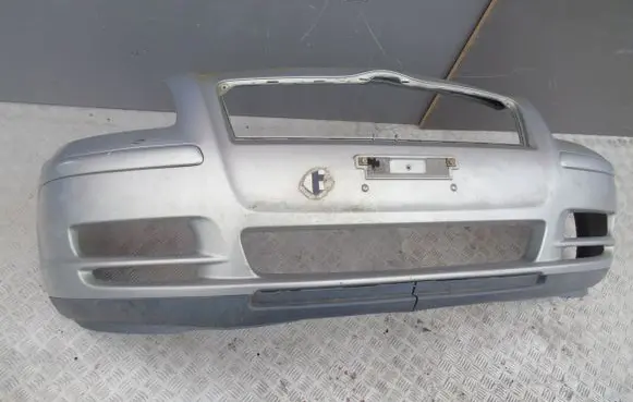 Toyota Avensis T250 Front bumper
