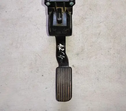 Mercedes-Benz Sprinter W906 Accelerator throttle pedal A9063000404 0280755023