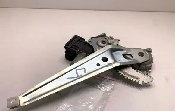 Toyota Camry VIII XV70 Rear door window regulator with motor 8571033290