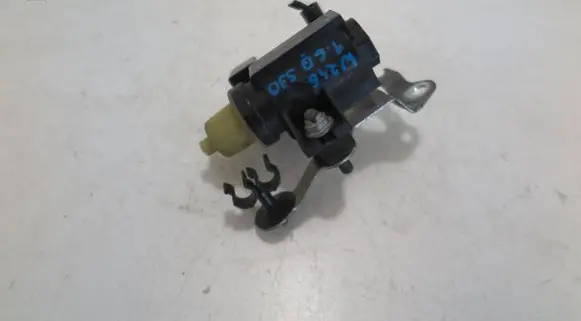 Mercedes-Benz B W246 W242 Turbo solenoid valve A0081535428
