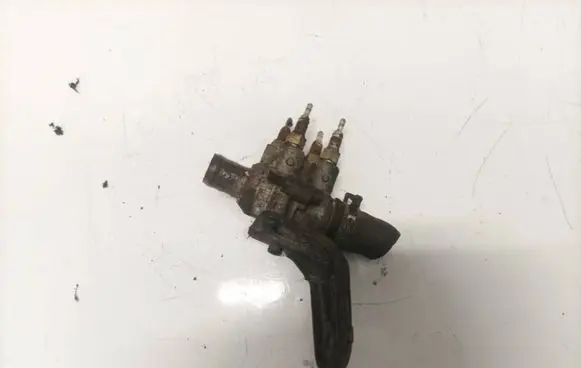 Renault Trafic II (X83) Engine coolant pipe/hose 8200033984 03.652.11