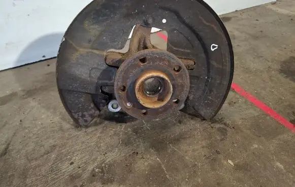 Volvo V60 Front wheel hub 6G913K170