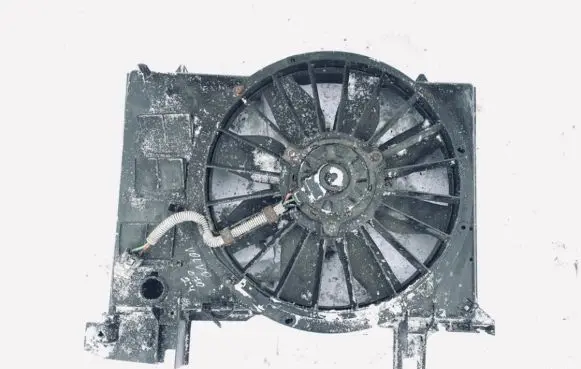 Volvo C70 Radiator cooling fan shroud
