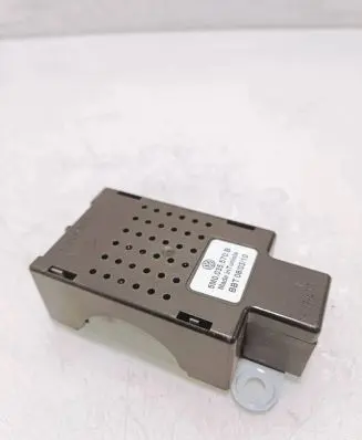 Volkswagen Golf Plus Aerial antenna amplifier 5M0035570B