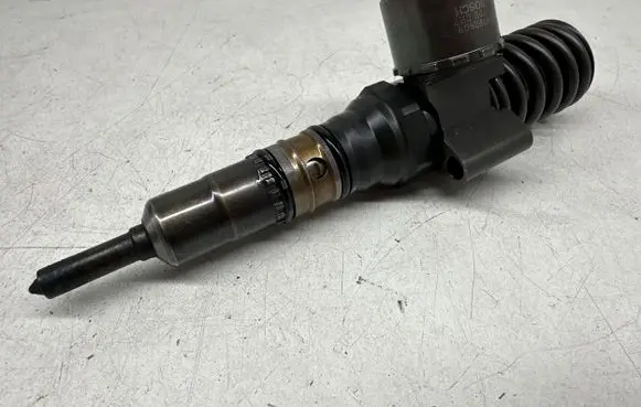 Audi A4 S4 B7 8E 8H Fuel injector 03G130073G