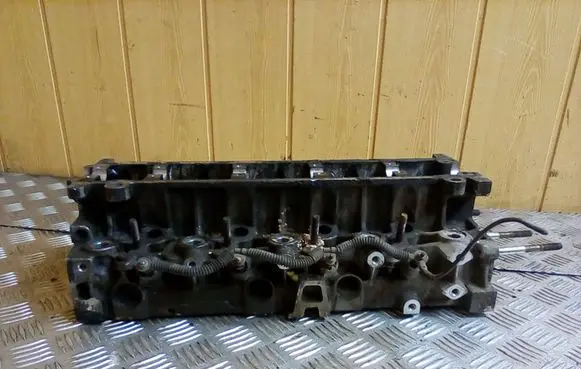 Peugeot 406 Engine head 9634963010