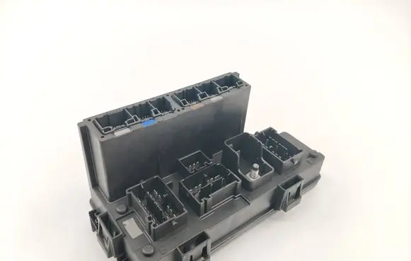 Dodge Caliber Fuse module P0469207AG