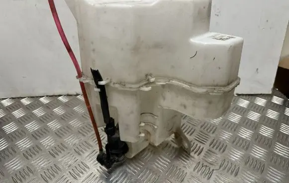 Nissan X-Trail T32 Windshield washer fluid reservoir/tank 1050123