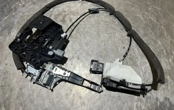 Peugeot Partner Sliding door lock 828421 9685484277