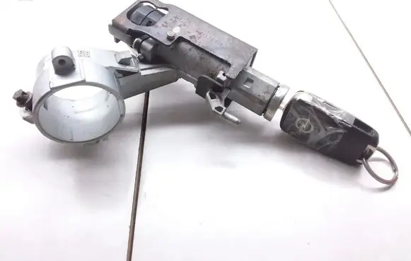 Opel Meriva B Ignition lock 13351183