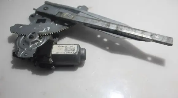 Nissan Note (E11) Rear window lifting mechanism without motor