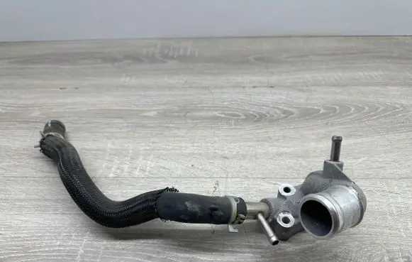 Toyota RAV 4 (XA50) Engine coolant pipe/hose