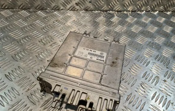 Volkswagen PASSAT B5 Engine control unit/module 0281001557 028906021EG