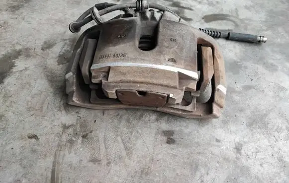 BMW 5 GT F07 Front brake caliper