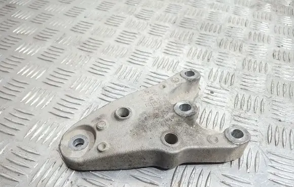 Seat Ibiza III (6L) Engine mounting bracket 6Q0199185M