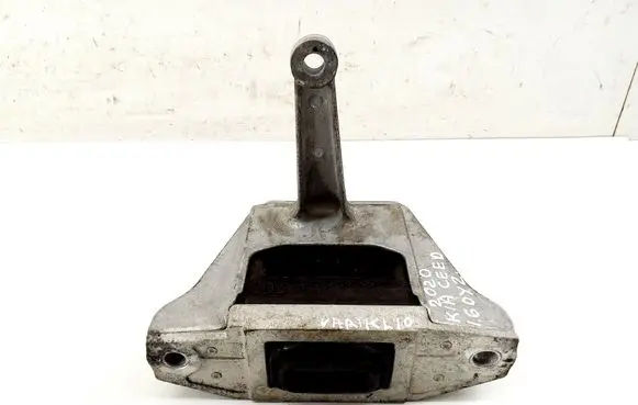 Engine mount bracket