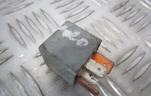 Volkswagen Golf III Other relay 191937503 22204007
