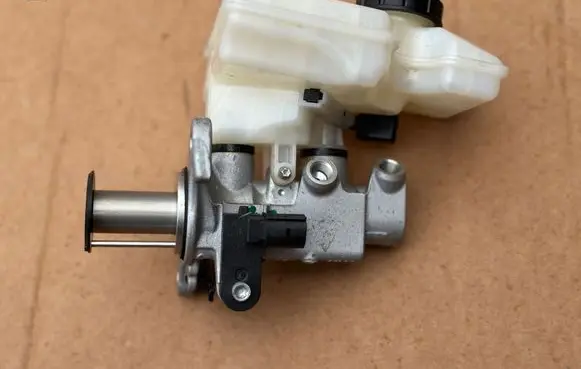 Master brake cylinder