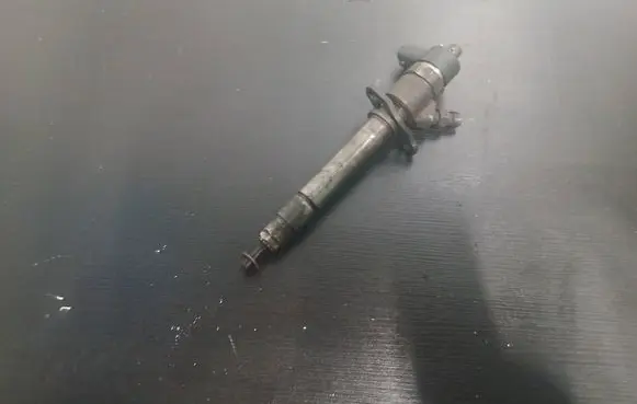 Volvo V70 Fuel injector 8658351