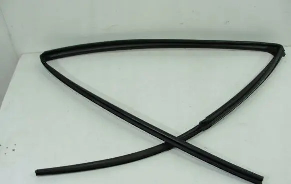 Toyota Yaris Rubber seal loading door window/glass 681510D240