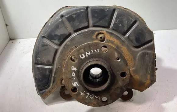 Volkswagen Golf V Front wheel hub