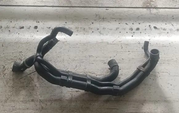 Volkswagen Touareg II Engine coolant pipe/hose 7P6122291F