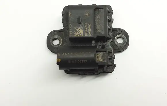 Mercedes-Benz E W212 Glow plug pre-heat relay A6511530279 1016000399