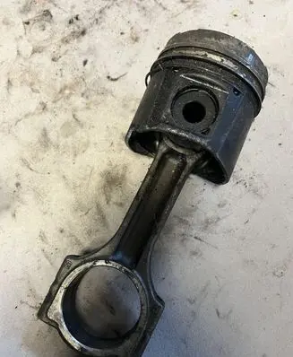 Renault Vel Satis Piston with connecting rod