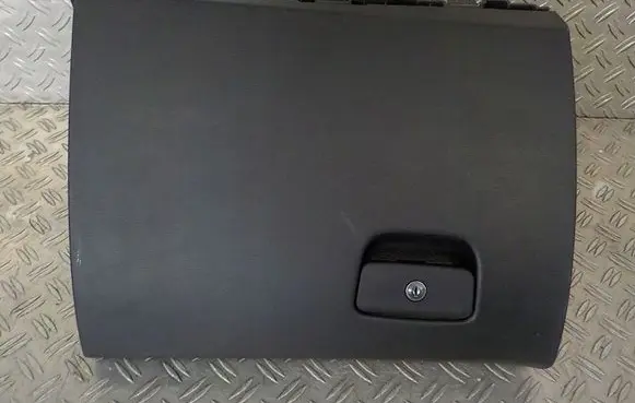 Jeep Grand Cherokee Glove box