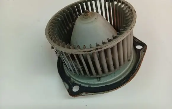 Mazda 121 Heater fan/blower 
