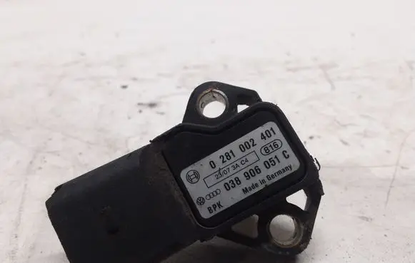 Volkswagen Golf V Air pressure sensor 0281002401 038906051C