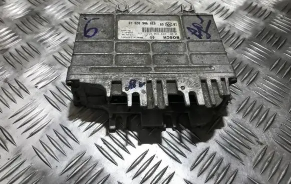 Volkswagen Golf III Engine control unit/module 0261203650 0261203651