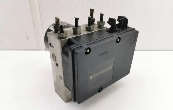 Volvo V70 ABS Pump P30714952 316061 30714956