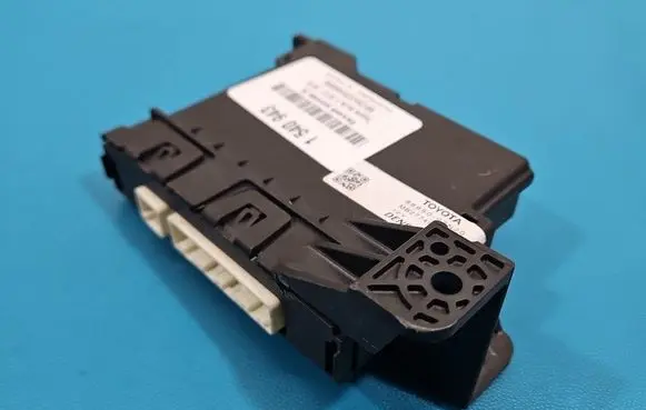 Toyota Auris E180 Central body control module 8865002N00 IMPRK1540943