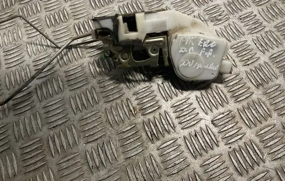 Mitsubishi Pajero Front door lock 