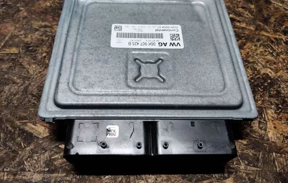 Seat Leon (5F) Engine control unit/module 06K907425B