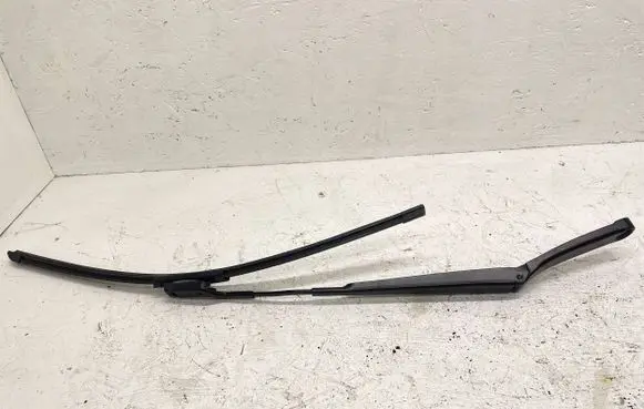 Volkswagen PASSAT B6 Front wiper blade arm 3C1955409C