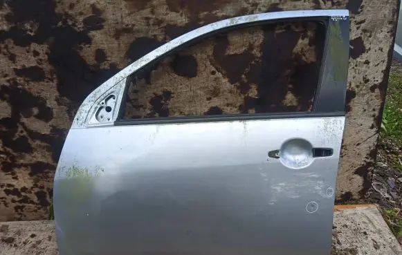 Mitsubishi Outlander Front door
