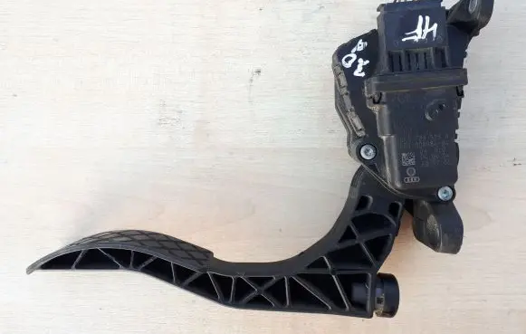 Audi A6 S6 C6 4F Accelerator throttle pedal 4F1723523A