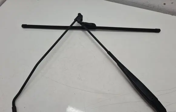 Toyota Aygo AB10 Front wiper blade arm