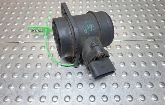 Volkswagen Polo IV 9N3 Mass air flow meter S27705268 038906461B