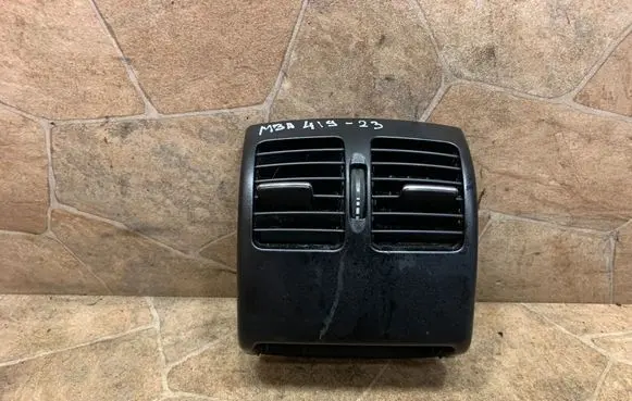 Mercedes-Benz C W204 Rear air vent grill A2048300954