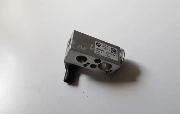 Mini Cooper Countryman F60 Air conditioning (A/C) expansion valve 6845414