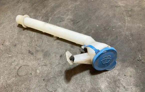 Nissan Qashqai Window washer liquid tank fill tube E901011 E9011008