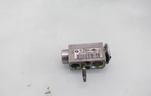 Chrysler Voyager Air conditioning (A/C) expansion valve 64116904437