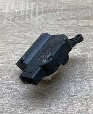 Volkswagen Golf V Air flap motor/actuator 0132801363