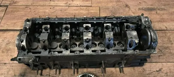 Volkswagen Touareg I Engine head 070103373A V271